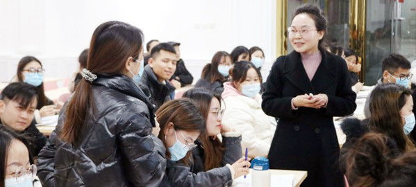高陵 专家指导+名师授课+培优补弱+日清月结的教学模式