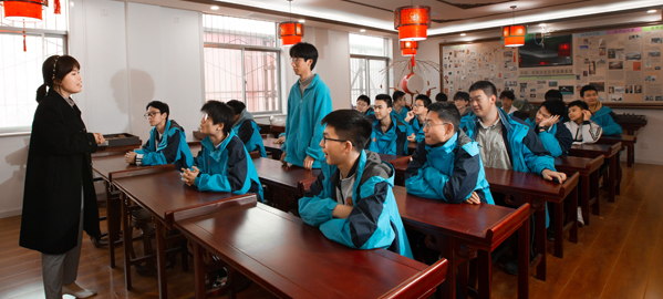 高陵 分类教学，因材施教，采取“一类一方案、一人一目标”的教学方法