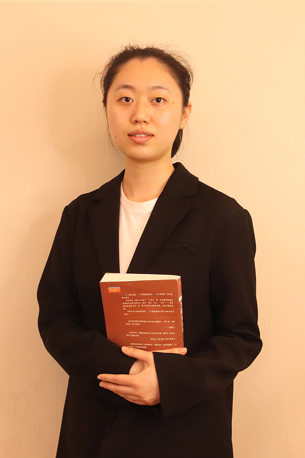 高陵梁艺 本科学历，优秀班主任